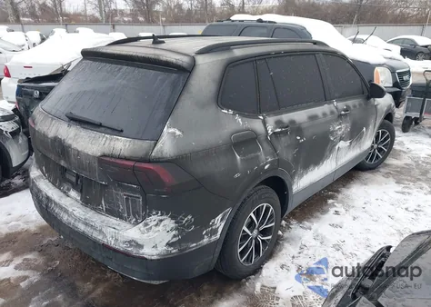 2021 Volkswagen Tiguan 2.0T Se/2.0T Se R-Line Black/2.0T Sel z USA, uszkodzony, nr VIN 3VV2B7AX7MM111494